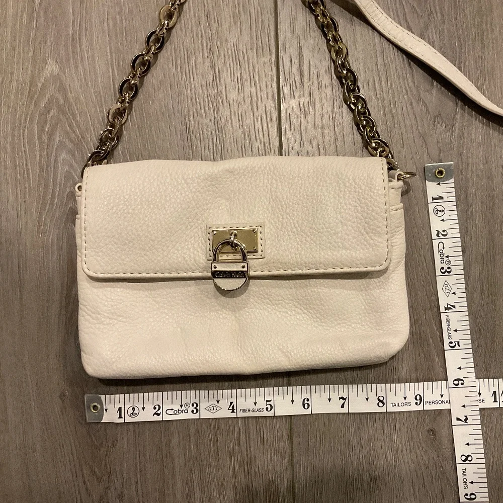 CAVIN KLEIN  Crossbody Bag Off White Leather Gold Chain Strap